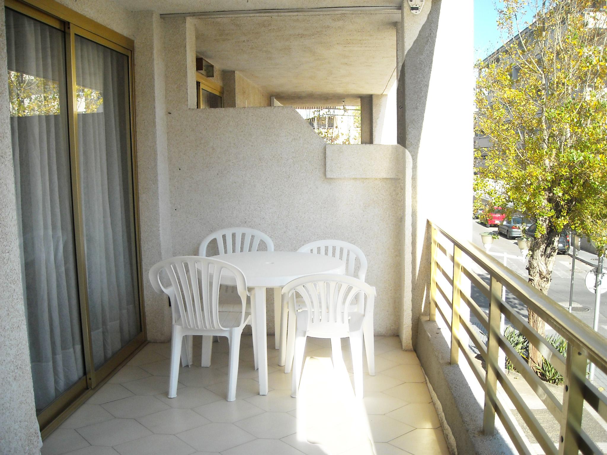 Ona Apartahotel 3*
